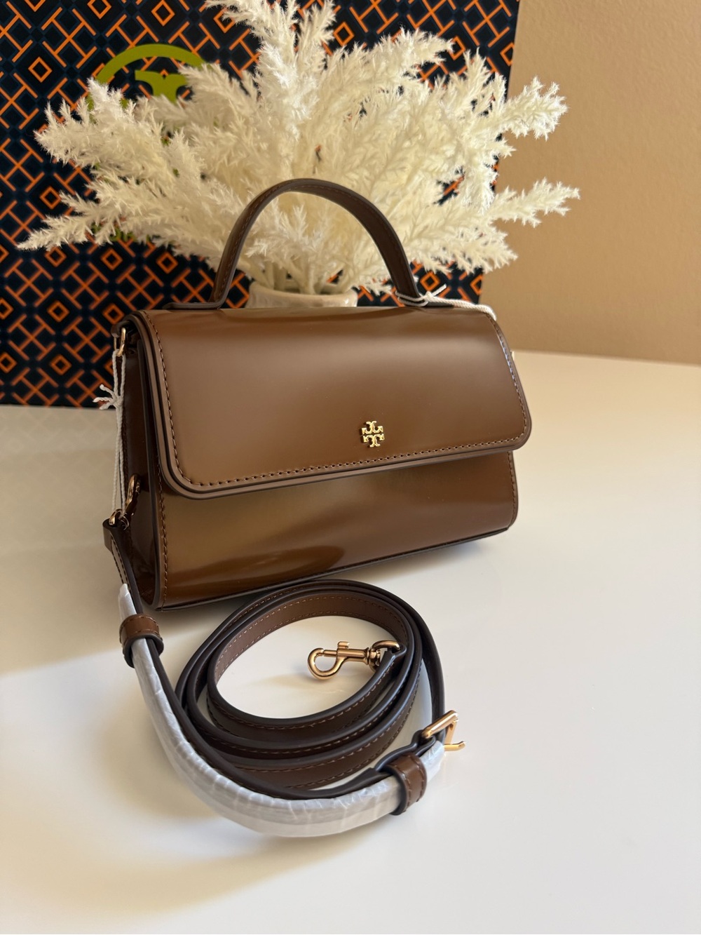 NWT , authentic Tory Burch Emerson smooth mini too handle brown /tan